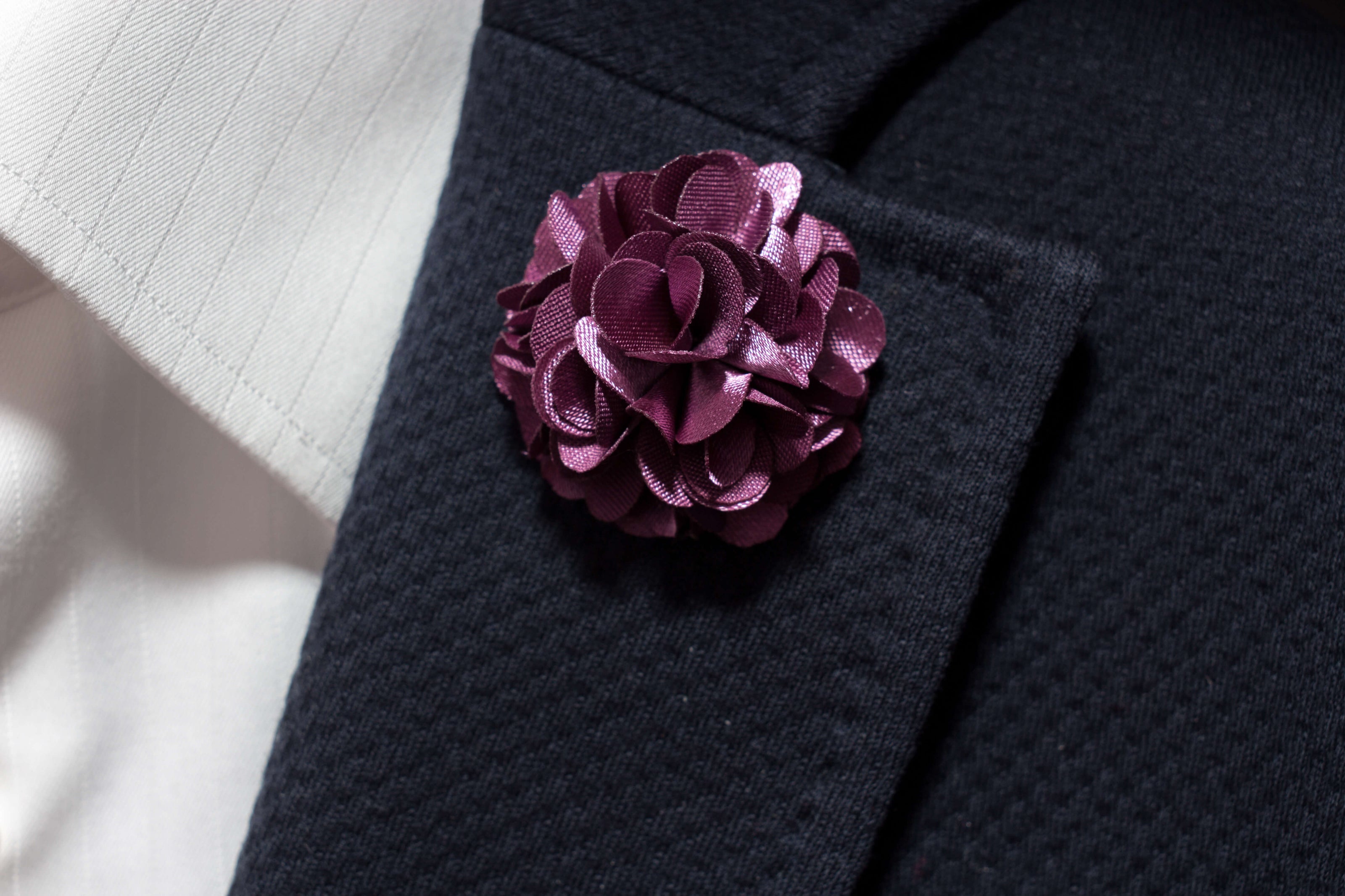 Chrysanthemum Lapel Pin - Mauve Purple